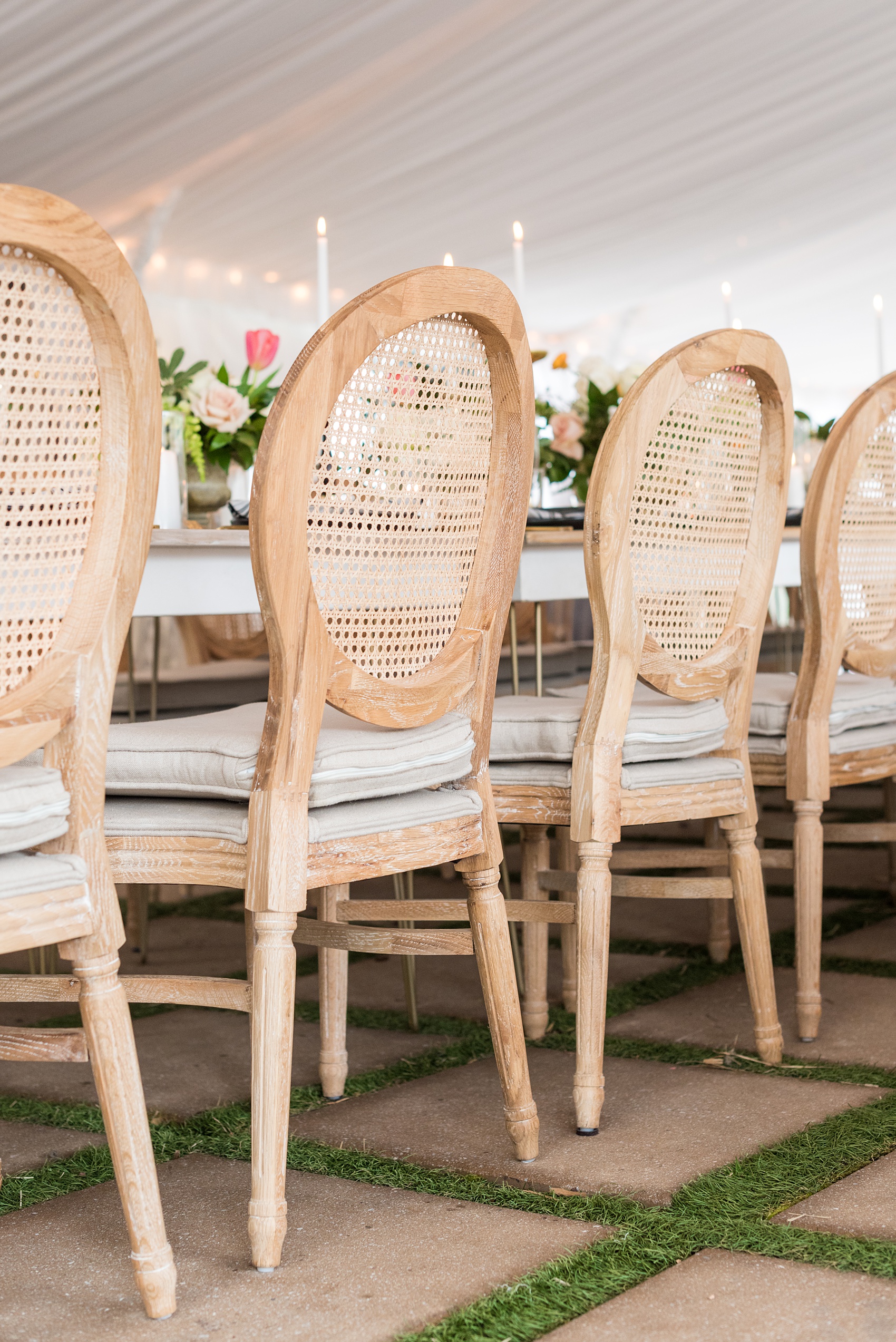 The Bradford NC Photos captured by Mikkel Paige Photography. This North Carolina Raleigh event venue has beautiful gardens and is perfect for outdoor or indoor ceremonies and receptions. Design by @vivalevent with a green, black and peach palette. #mikkelpaige #Raleighweddingphotographer #raleighweddingvenues