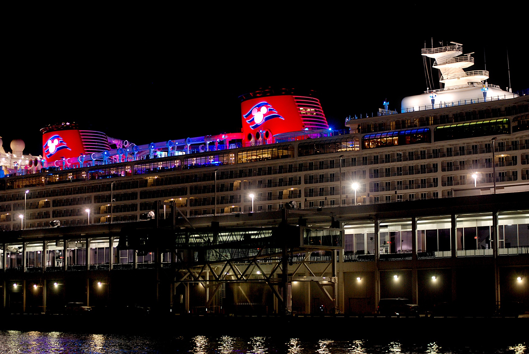 Information and ideas about bringing your own Disney Cruise Line wedding photographer for a DCL Dream, Fantasy, Magic or Wonder celebration. Mikkel Paige Photography explains the pros and cons of each. | Disney Wedding Ideas | #mikkelpaige #disneycruiseline #disneybride #disneyweddingideas #DisneyWeddingPhotography #DisneyWedding #DisneyFantasy