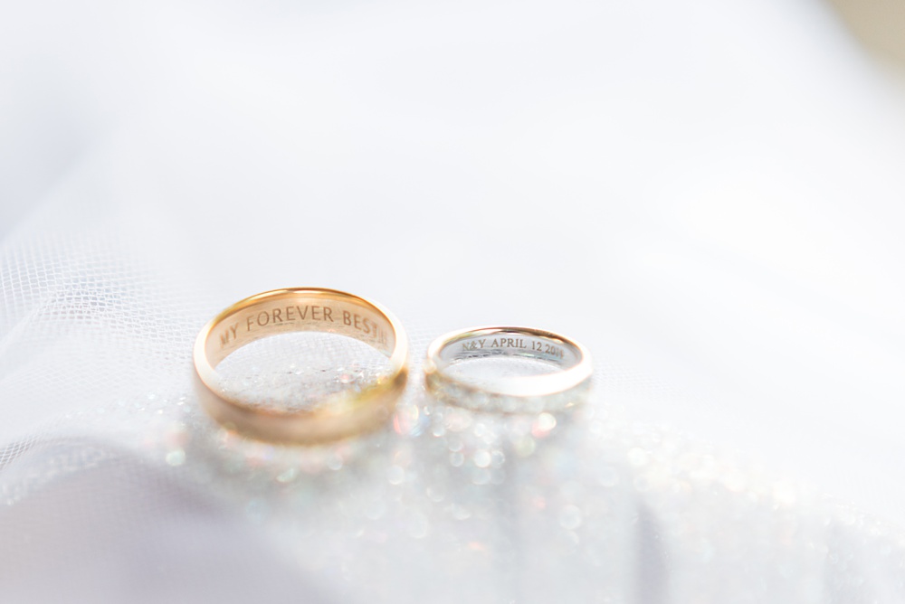 Hub 925 wedding photos at an alternative Orlando wedding venue by Mikkel Paige Photography. The bride and groom had white and yellow gold bands with engraving inside for their date. #mikkelpaige #hub925 #orlandoweddingphotographer #orlandoweddingphotos #floridaweddingphotographer #centralfloridawedding #weddingbands