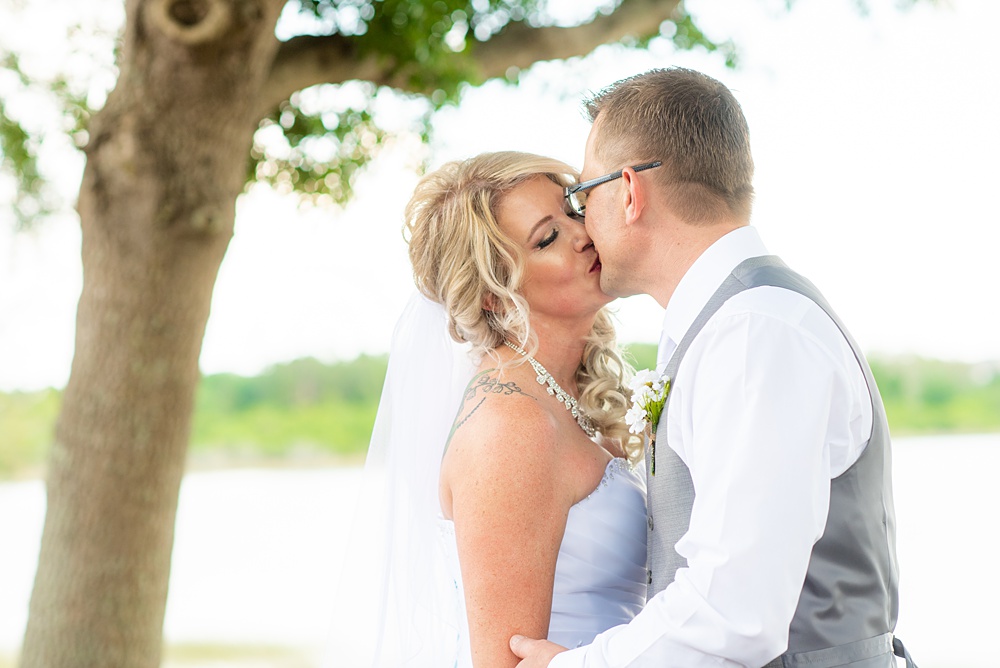 Hub 925 wedding photos at an alternative Orlando wedding venue by Mikkel Paige Photography. The bride and groom kiss near Little Sand Lake near Universal theme park. #mikkelpaige #hub925 #orlandoweddingphotographer #orlandoweddingphotos #floridaweddingphotographer #centralfloridawedding #orlandoweddingvenue