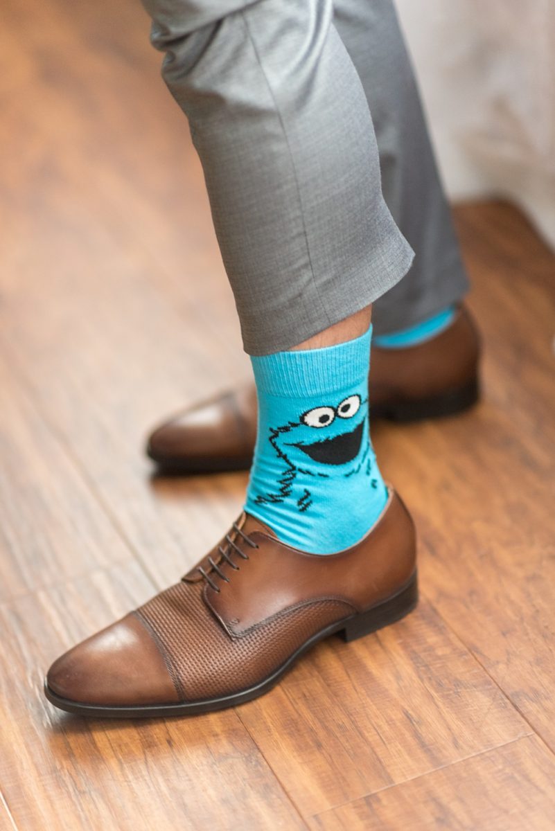 Hub 925 wedding photos at an alternative Orlando wedding venue by Mikkel Paige Photography. The bride, groom and their wedding party posed for a photo by Sand Lake. A groomsman wore novelty blue Cookie Monster socks! #mikkelpaige #hub925 #orlandoweddingphotographer #orlandoweddingphotos #floridaweddingphotographer #centralfloridawedding #CookieMonster #noveltysocks