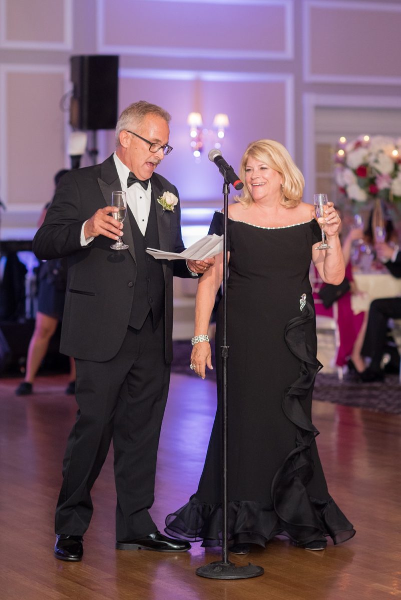 Pictures by Mikkel Paige Photography of an East Wind wedding in Wading River, NY on Long Island. The wedding venue has a beautiful outdoor ceremony area and pretty indoor reception space. #mikkelpaige #newyorkweddingphotographer #longislandweddingvenue