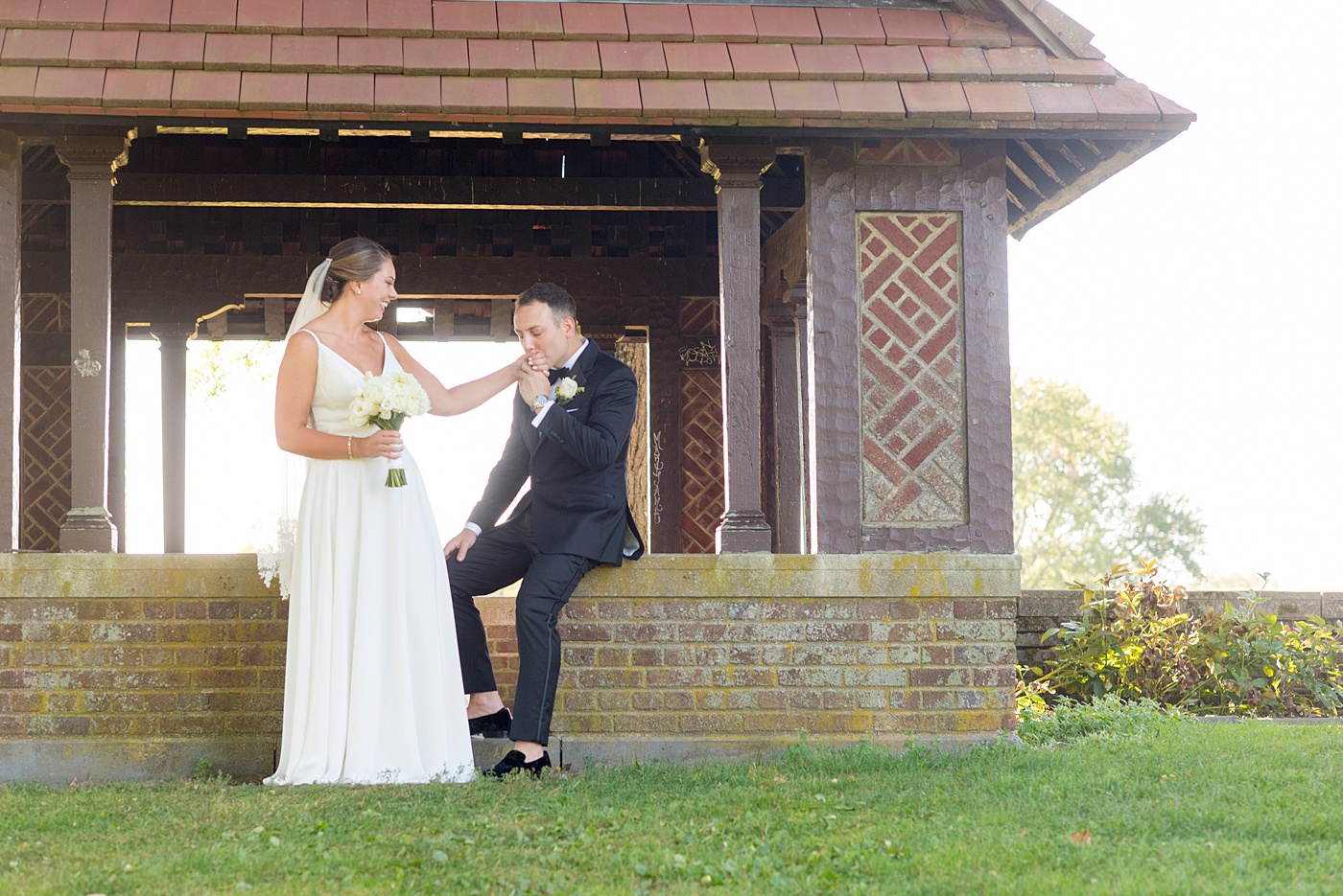 Wedding photos at Waveny House venue in New Canaan, CT by Mikkel Paige Photography. A September wedding with a beautiful couple in a picturesque park setting! #mikkelpaige #connecticutweddingvenue #CTwedding #CTweddingphotographer