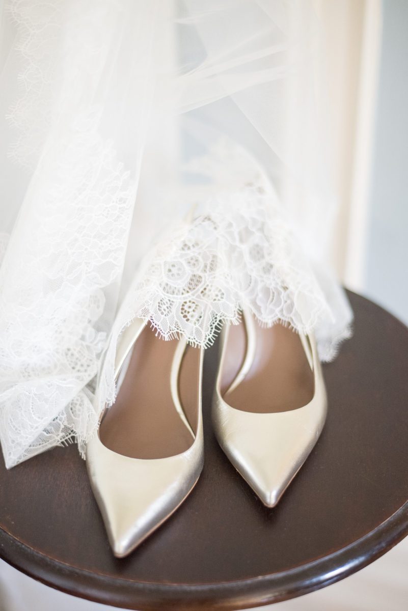 CrabtreeaCrabtree's Kittle House wedding photos by Mikkel Paige Photography of a fall wedding in Chappaqua, New York. This is a beautiful indoor and outdoor wedding venue in Westchester county! The detail photo shows the bride's shoes and lace veil. #mikkelpaige #westchesterweddingvenues #westchesterweddingphotographers's Kittle House wedding photos by Mikkel Paige Photography of a fall wedding in Chappaqua, New York. This is a beautiful indoor and outdoor wedding venue in Westchester county! #mikkelpaige #westchesterweddingvenues #westchesterweddingphotographers