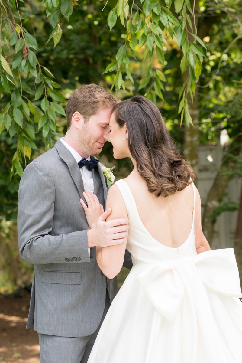 Crabtree's Kittle House wedding photos by Mikkel Paige Photography of a fall wedding in Chappaqua, New York. This is a beautiful indoor and outdoor wedding venue in Westchester county! #mikkelpaige #westchesterweddingvenues #westchesterweddingphotographers #brideandgroom