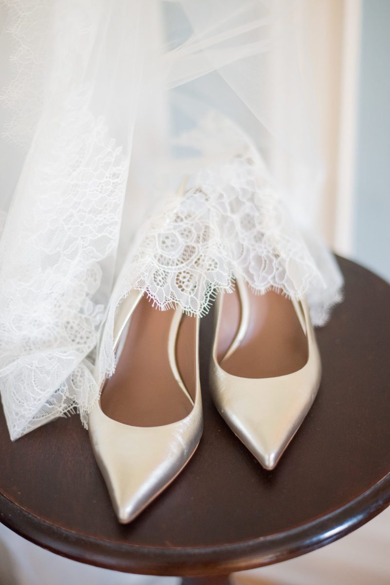 The bride wore gold heels and a lace-edge veil for her wedding at Crabtree's Kittle House in Chappaqua, New York. Photos by Mikkel Paige Photography. This venue in Westchester County is near the Hudson Valley and NYC. #mikkelpaige #hudsonvalleyweddings #crabtreeskittlehouse #fallwedding #westchestervenues #bridestyle #weddingshoes #veil #weddingday 