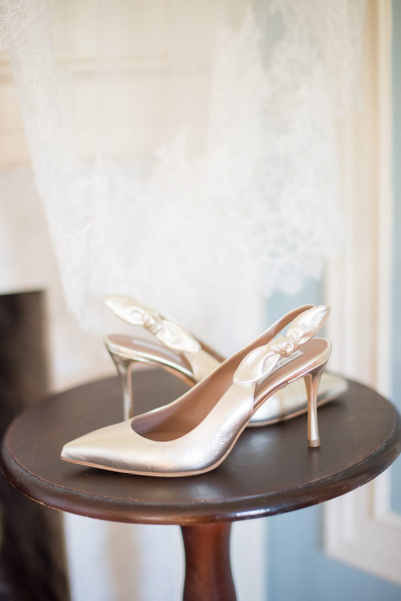 The bride wore gold heels and a lace-edge veil for her wedding at Crabtree's Kittle House in Chappaqua, New York. Photos by Mikkel Paige Photography. This venue in Westchester County is near the Hudson Valley and NYC. #mikkelpaige #hudsonvalleyweddings #crabtreeskittlehouse #fallwedding #westchestervenues #bridestyle #weddingshoes #veil #weddingday