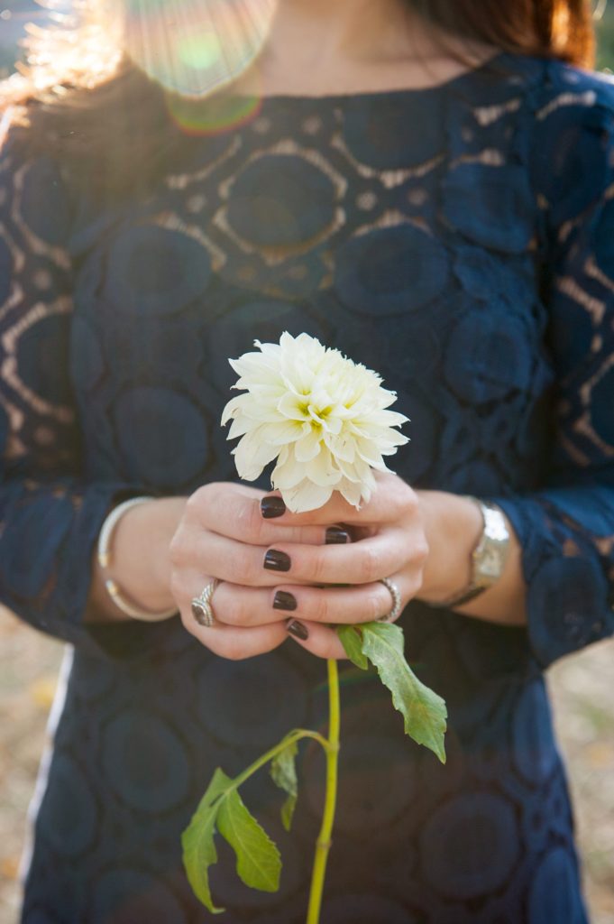 Autumn dahlia flowers during a small Brooklyn wedding elopement in NYC during Fall. Photos by Mikkel Paige Photography with a ceremony held at Fort Greene Park.