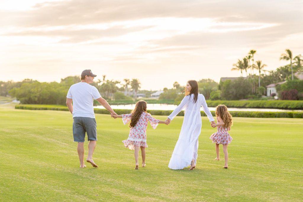 Family photos on a golf course in Jupiter, in South Florida, by Mikkel Paige Photography.