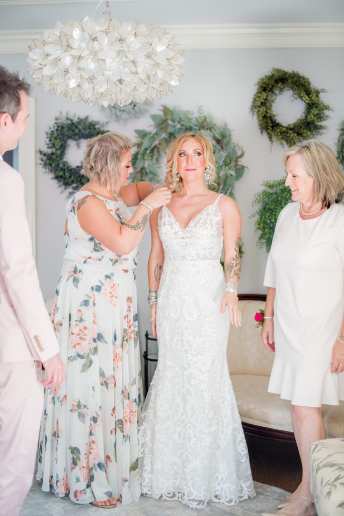 Fuquay-Varina wedding at Highgrove Estate in North Carolina with photos by Mikkel Paige Photography. The bride got ready in the bridal suite at the venue.