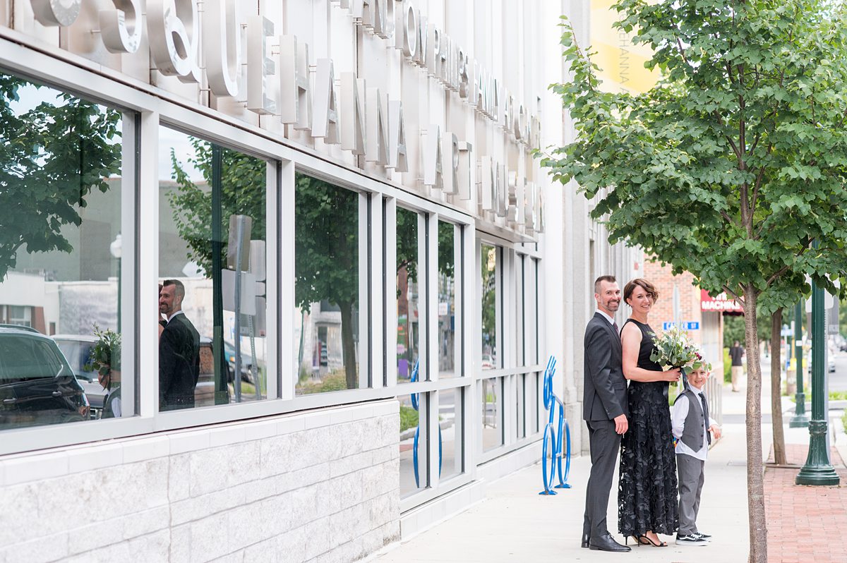 Bride and groom in front of a building.