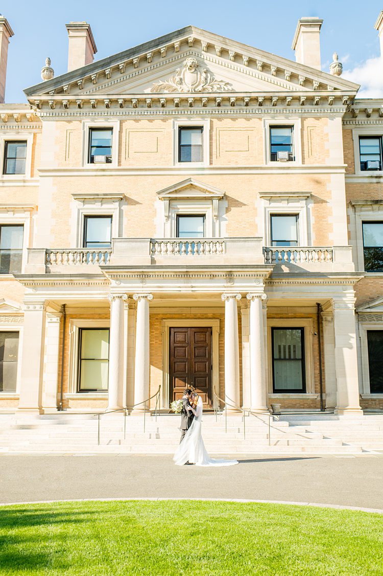 Iconic bride and groom wedding photo at Sleepy Hollow Country Club.